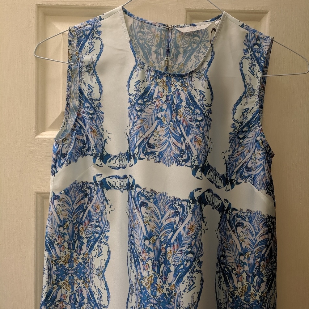 Key hole back printed silk tank